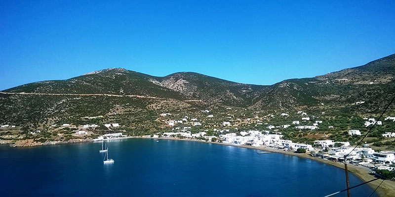 The beach of Platis Gialos in Sifnos