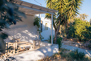 Balcon spacieux au Studios Giannakas à Sifnos