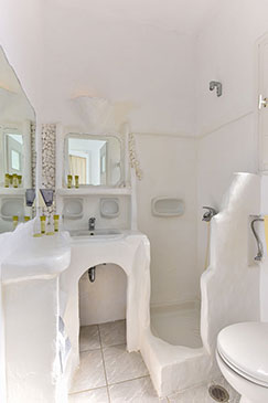Rooms with modern bathroom at Sifnos