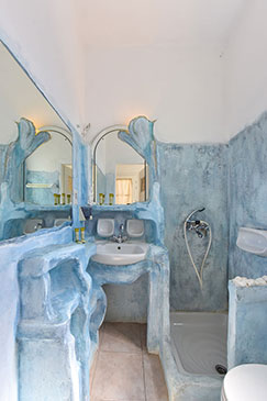 Bathroom at studios Giannakas in Sifnos